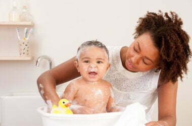 Actions To Fun, Safe Bathing For The Baby